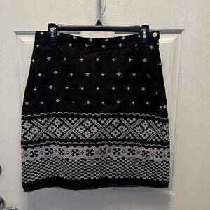 Max Studio Black and White Patterned Embroidery Women's Skirt Size 2